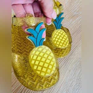 🌴🍍OLD NAVY GLITTERY YELLOW PINEAPPLE SANDALS🍍🌴